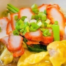 เกี๊ยวน้ำหมูแดง