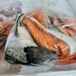 หัวปลาแซลมอนพร้อมอะไหล่(แช่แข็ง)