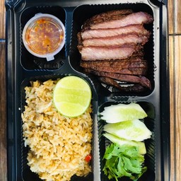 ข้าวผัดพริกขี้หนูสด หมูเค็ม กล่องใหญ่