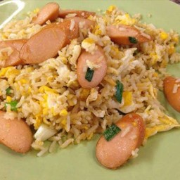 ข้าวผัดไส้กรอก