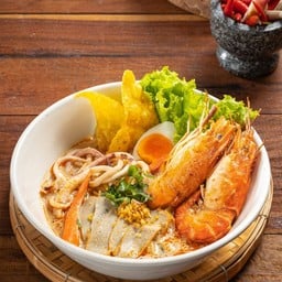 ก๋วยเตี๋ยวต้มยำน้ำข้น - รวมทะเล (กุ้ง + ปลาหมึก)