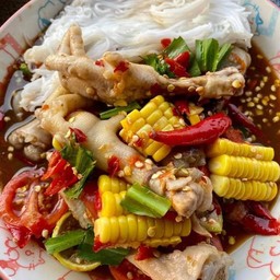 ตำตีนไก่ใส่ข้าวโพด