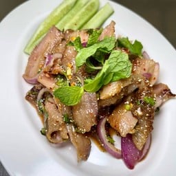 น้ำตกคอหมูย่าง