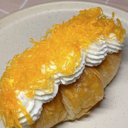 ครัวซองต์วิปครีมฝอยทอง