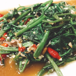 ผัดผักบุ้งไฟแดง