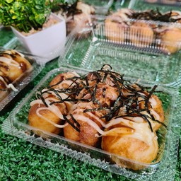 [อร่อยซ่ากับโค้ก] ทาโกะยากิรวมไส้ 5 แถม 1 +  โค้ก ออริจินัล (กระป๋อง) 