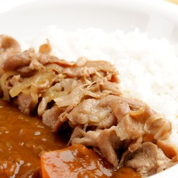 ข้าวแกงกระหรี่หมูยากินิกุ