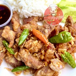 ข้าว+สันคอ ทอดกระเทียมพริกสด🌶️[100กรัม]+น้ำจิ้มแจ่ว