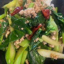 คะน้าหมูสับ