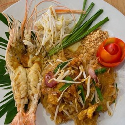 ผัดไทยกุ้งแม่น้ำ