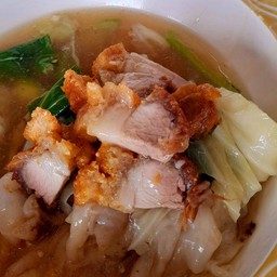 ราดหน้าเส้นใหญ่หมูกรอบ