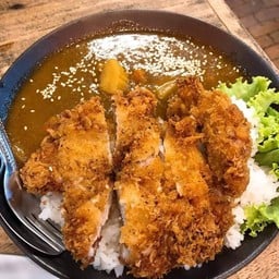 ข้าวแกงกะหรี่ ไก่ทอดทงคัตสึ