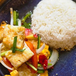 ข้าวราดยำไข่ดาว