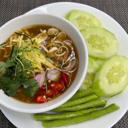 ยำหอยดอง พร้อมผักสด