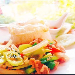 ผัดพริกหยวกไก่+ไข่ดาว