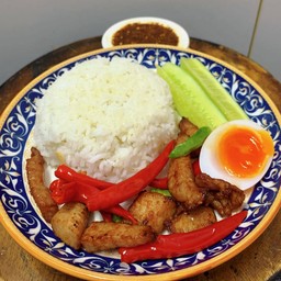 ข้าวหมูทอดพริกสดไข่เยิ้ม ครัวพี่โต้ง