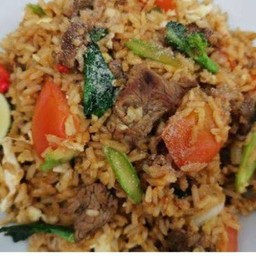 ข้าวผัดเนื้อ