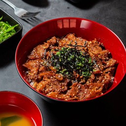 ข้าวสามชั้นผัดพริกหม่าล่า