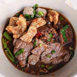 ก๋วยเตี๋ยว  - ต้มเลือดหมู ( น้ำตก..น้ำใส ..เย็นตาโฟ..ต้มยำ ) คลองหนึ่ง สะพานขาว