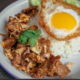 ข้าวหน้าหมูทอดกระเทียม(กรอบ)ไข่ดาว