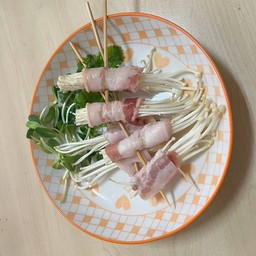 สามชั้นพันเห็ดเข็ม