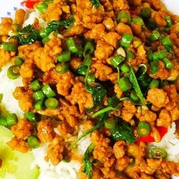 ข้าวกล่อง+กะเพราหมูสับถั่วฝักยาว