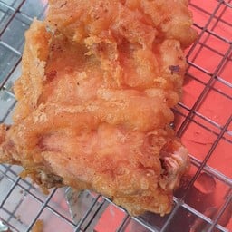 ข้าวไก่ทอดข้าวคอหมูเจ้ออม