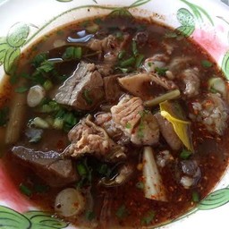 ต้มแซ่บเครื่องในเนื้อ