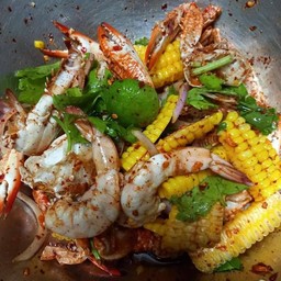 ยำมะม่วงข้าวโพดกุ้งปูม้าลวกสุกปลากรอบ.ใช้มะนาวแบบลูกสดๆทุกเมนูจ้าปลาร้าไม่ปลาร้าแจ้งได้จ้า