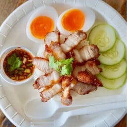 ข้าวสามชั้นทอดกรอบ+ไข่ต้ม