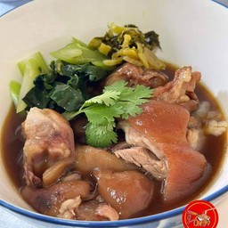 ขาหมู กับข้าว + ไข่