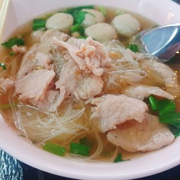 ก๋วยเตี๋ยวลูกชิ้น+หมูสด