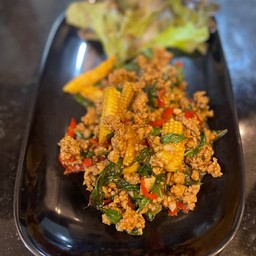 กระเพราหมูสับ