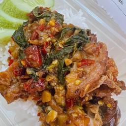 ข้าวขาหมูกระเพราแซ่บเป็นซอสกระเพราเลือกความเผ็ดไม่ได้