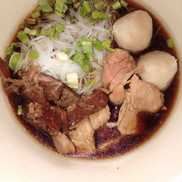 เส้นเล็กน้ำตกเนื้อ