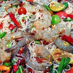 ตำไทยขนมจีนกุ้งสด กุ้งลวก