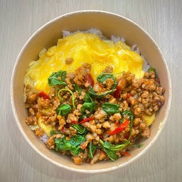 ข้าวกะเพราหมูสับไข่ข้น