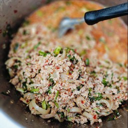 ลาบหมูใส่หนังหมู