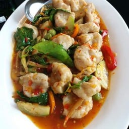 ผัดฉ่าลูกชิ้นปลากรายแท้