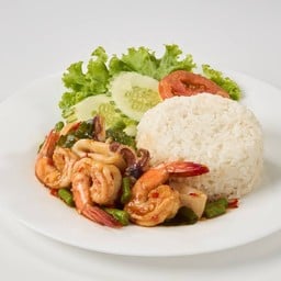 ข้าวราดผัดกระเพราทะเล