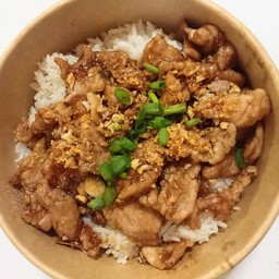 ข้าวหมูกระเทียม