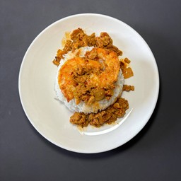 กุ้งผัดผงกะหรี่ราดข้าว