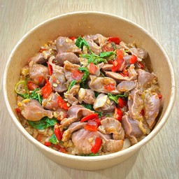 ข้าวกะเพราเครื่องในไก่ (กึ๋นไก่)