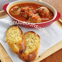 มีทบอลกับขนมปังกระเทียม