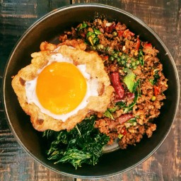 ข้าวกะเพราเนื้อขี้อาย (Ribeye-Dry aged)  + ฟรีน้องไข่เป็ดลาวา