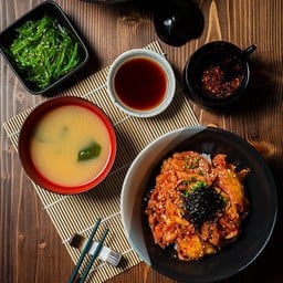 ข้าวหน้าสามชั้นผัดกิมจิ