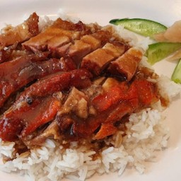 ข้าวหน้าเป็ดย่างหมูกรอบ.