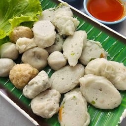 ลูกชิ้นรวมมิตรลวก