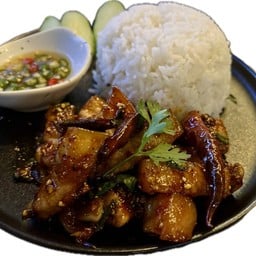 ข้าวราดสามชั้นผัดแจ่ว