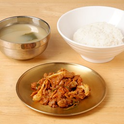 ข้าวหมูผัดซอสโคชูจัง +ซุปมิโซะ